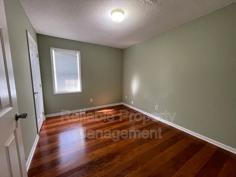 Building Photo - 108 Patricia Dr