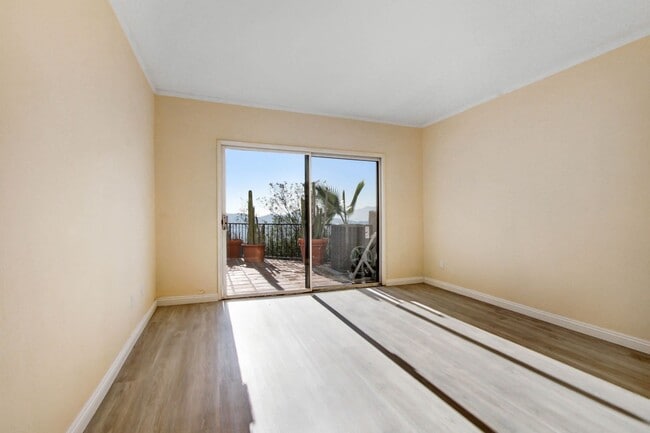 Building Photo - La Canada Townhouse In the Golf Course Community with great views