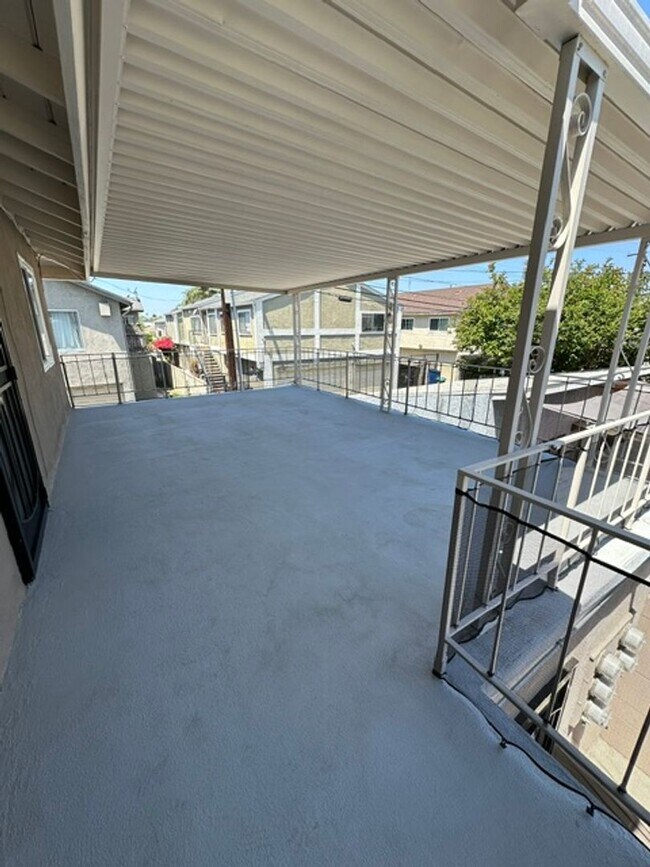 Building Photo - 405 S Kroeger St