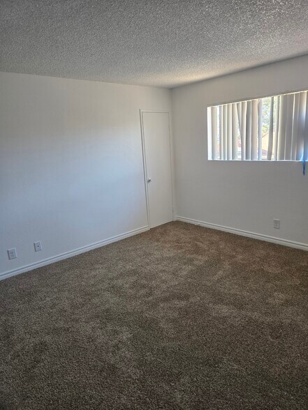 Building Photo - 2701 Kline Cir