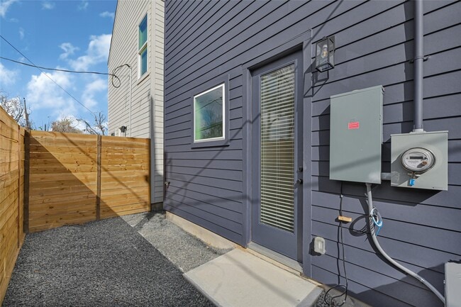 Building Photo - 409 Alvia Run Ln