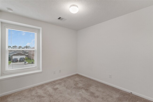 Building Photo - 647 Ash Mill Dr