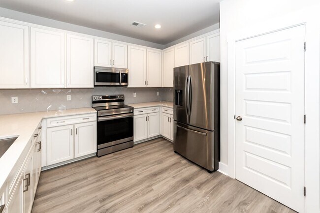 Building Photo - 7722 Park Gate Dr