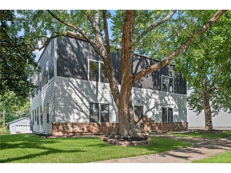 Building Photo - 3379 Brownlow Ave