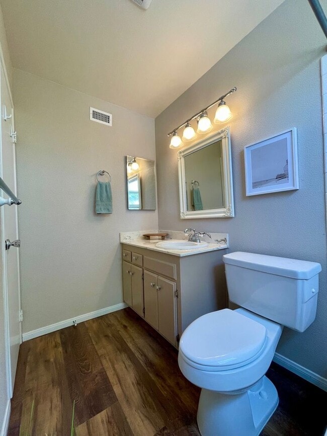 Building Photo - Gorgeous 4 Bedroom 2 Bathroom Home in Bonita!
