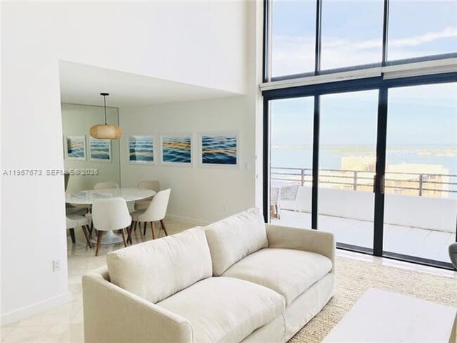 Building Photo - 151 SE 15th Rd