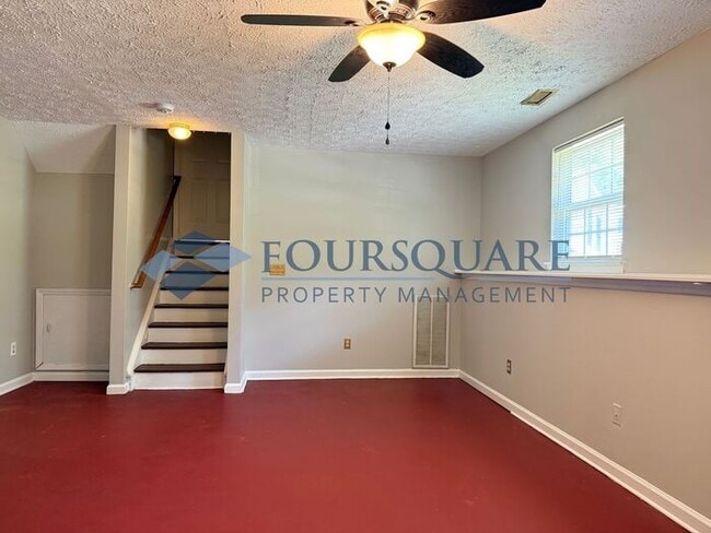Building Photo - Spacious 4-Bed / 3-Bath Single-Family Home with Sunroom, Fenced Yard. Convenient to Southeast Ral...