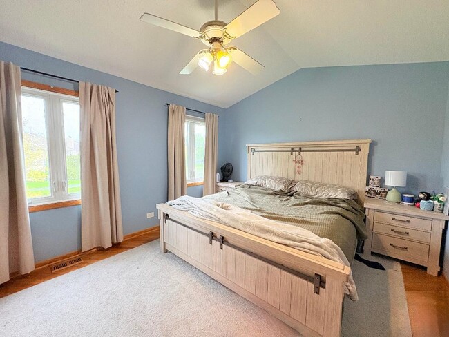 Building Photo - 393 Catbird Ln