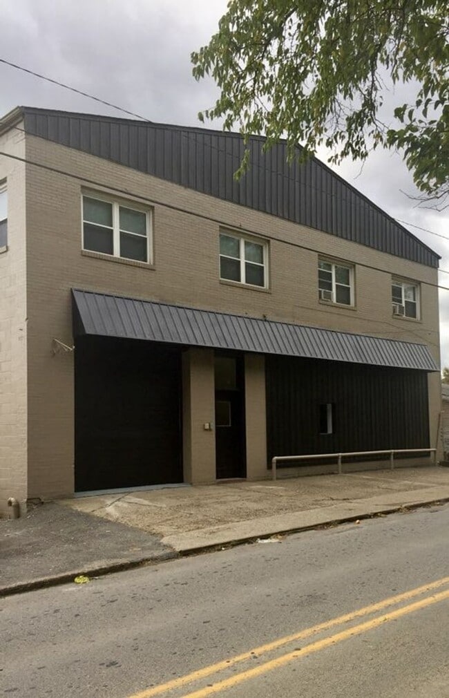 Primary Photo - 414 E Lincoln Ave