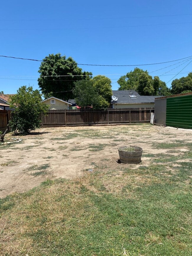 Building Photo - COMING SOON!! DESIREABLE LOS BANOS SOUTH S...