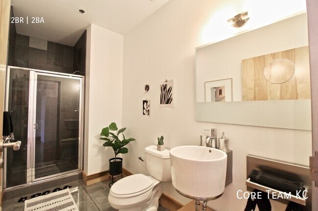 Building Photo - 382 W 22nd St