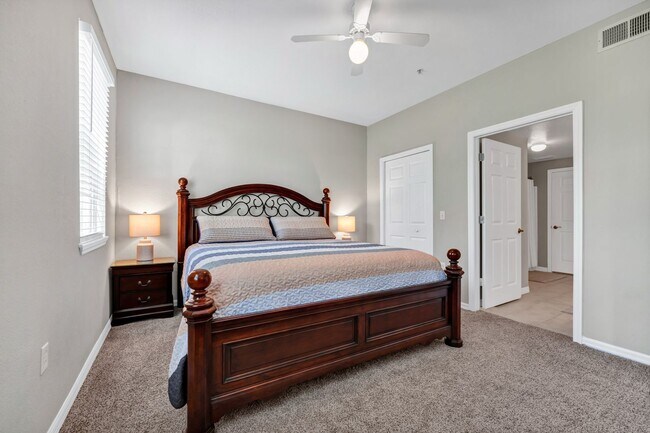 Building Photo - FOR RENT: Fully Furnished 1-Bedroom Lakeview Condo (6–7 Month Lease Only) The Hamptons at MetroWe...