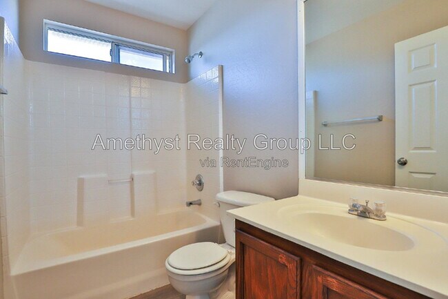 Building Photo - 11706 W Sunnyside Dr