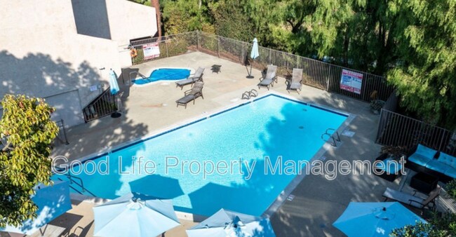 Building Photo - 2564 Navarra Dr