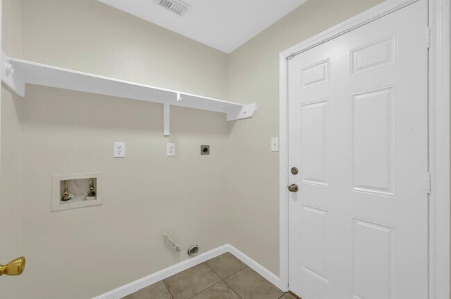 Building Photo - 22727 Bridgewater Dr