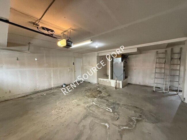 Building Photo - 42456 Coronet Ct