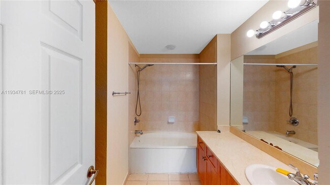 Building Photo - 8999 NW 107 Ct