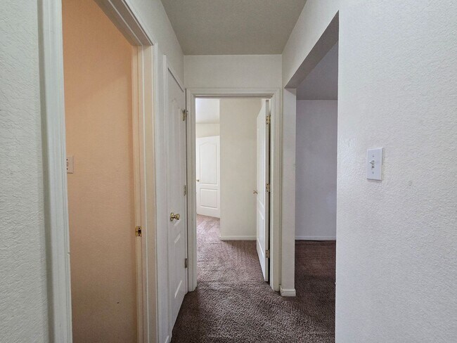 Building Photo - 2309 Terrace Dr