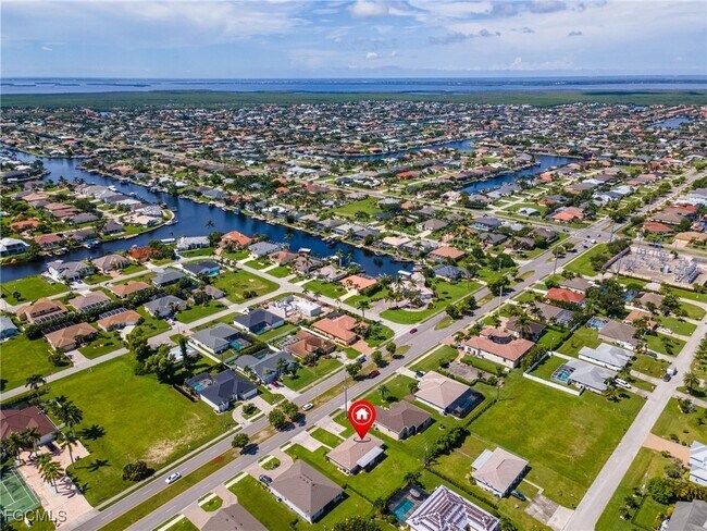 Building Photo - 1917 Cape Coral Pkwy W