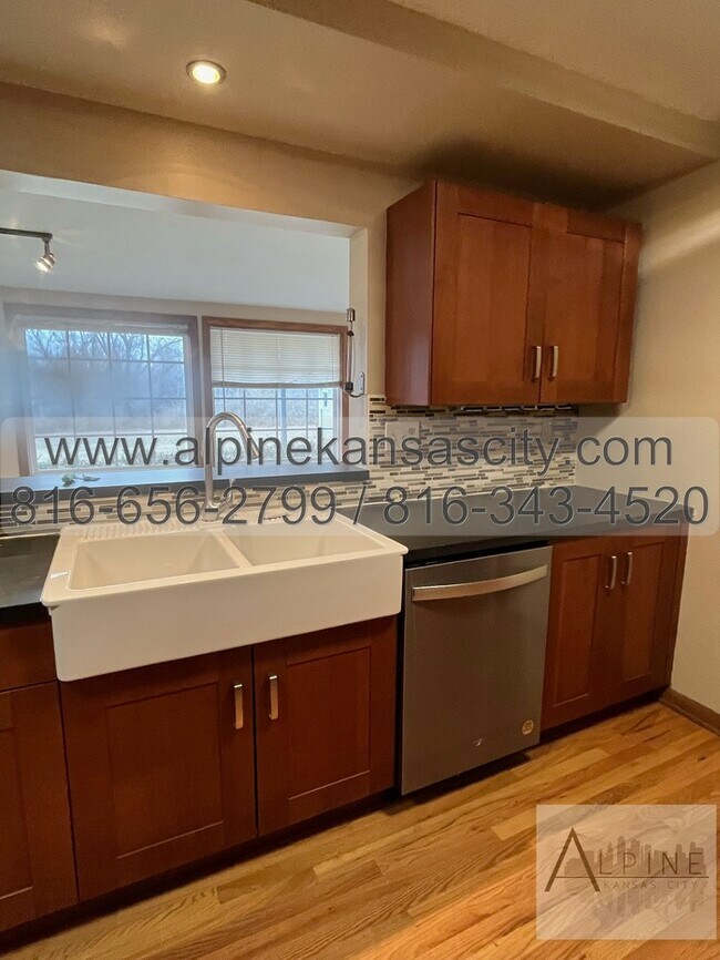 Building Photo - Spacious One Level Home on HUGE LOT!