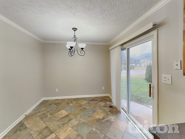 Building Photo - 146 Abbey Rd