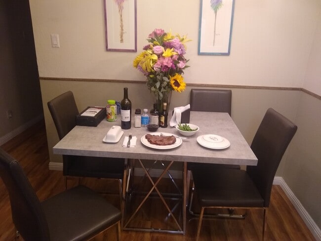 Dining table next to kitchen - 505 Oppenheimer Dr