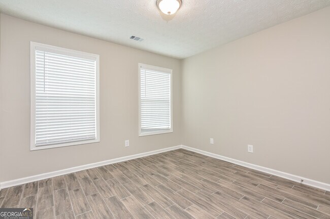 Building Photo - 40 Dearing Woods Ln