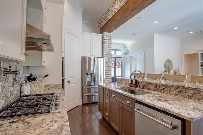 Building Photo - 306 Palermo Dr