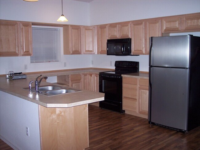 Building Photo - 721 Desmet St
