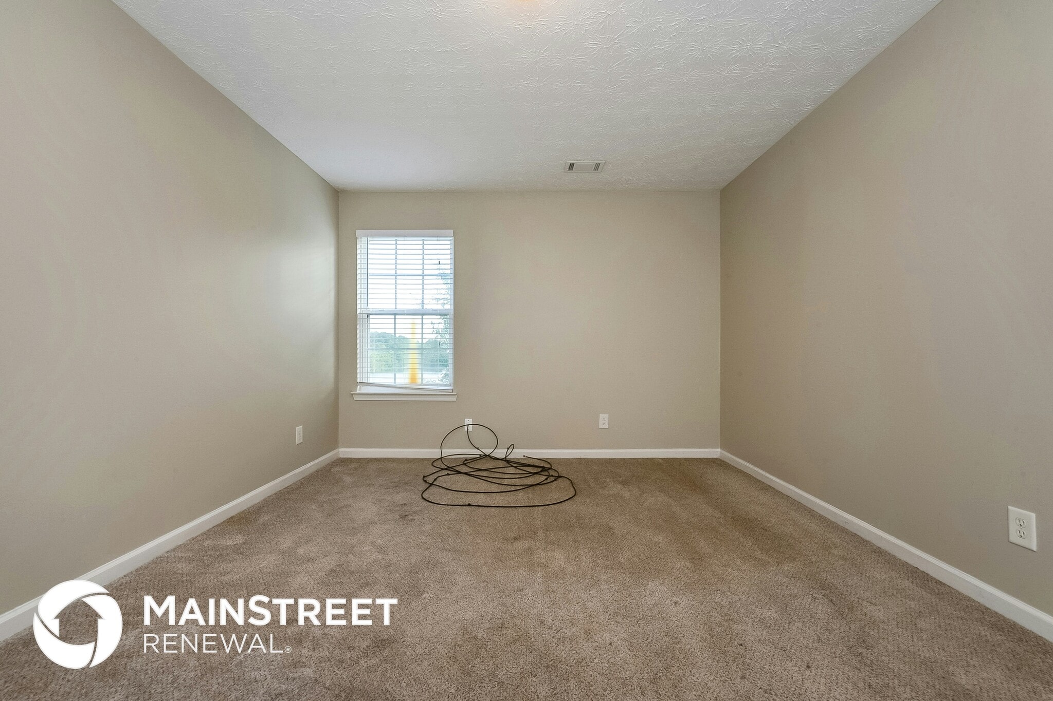 Building Photo - 815 Lakeside Cir