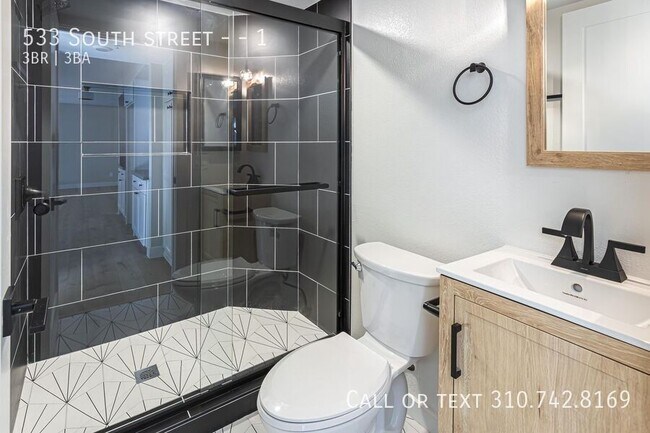 Building Photo - 533 South St