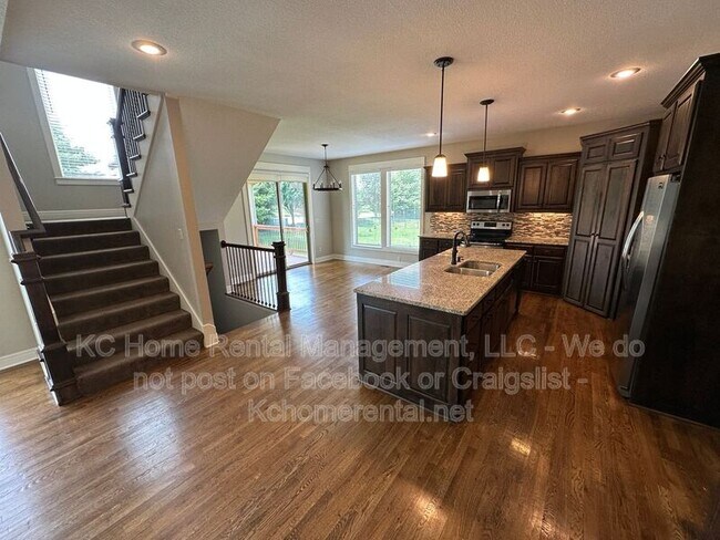 Building Photo - 8608 W 165th St