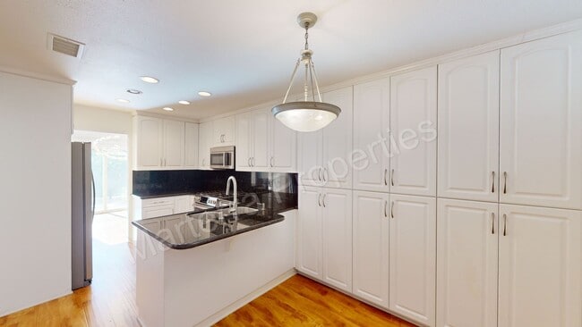 Building Photo - Beautiful 2 Bed/2 Bath Home in Irvine