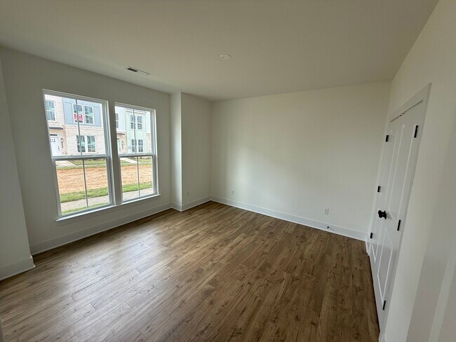 Building Photo - 15330 Oasis Sun Aly