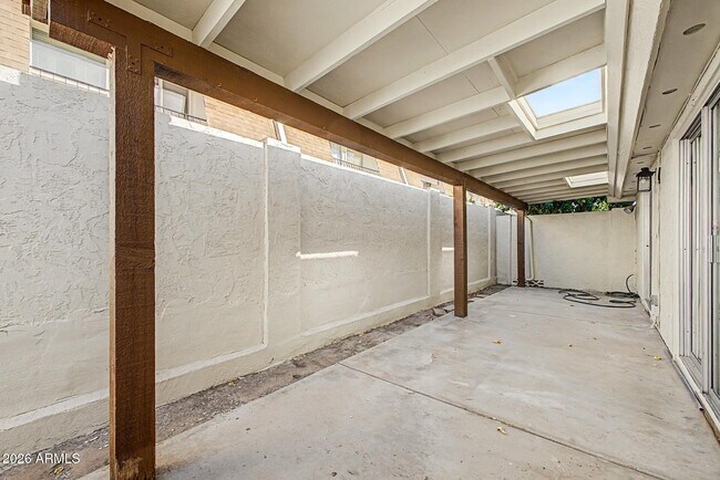 Building Photo - 5207 S Hazelton Ln