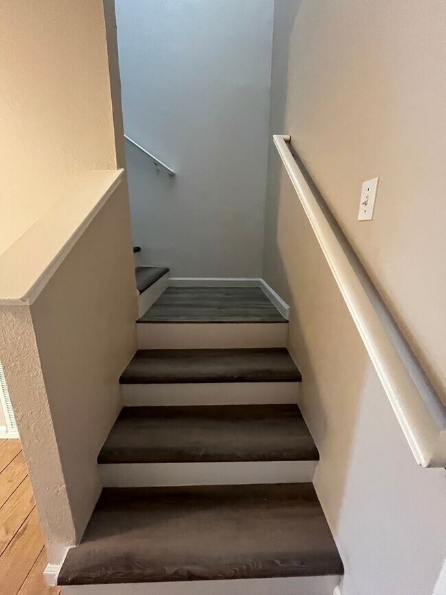 Building Photo - Available Now! Move-In Ready