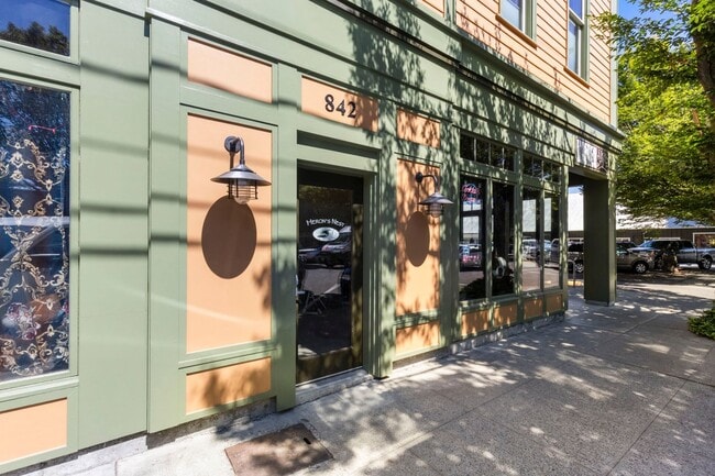 Building Photo - Charming Studio Condo For Rent Downtown Po...