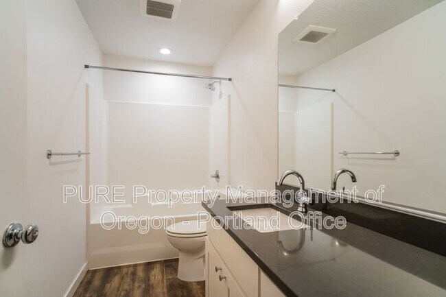 Building Photo - 995 SE Olive Way