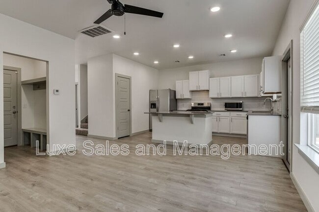 Building Photo - 7907 NW 135th Terrace