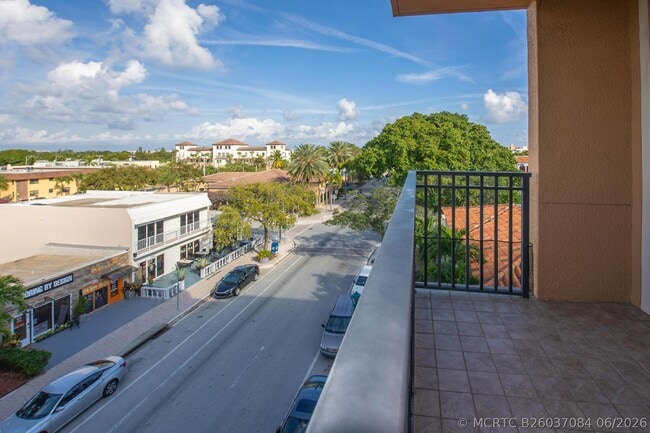 Building Photo - 511 Lucerne Ave