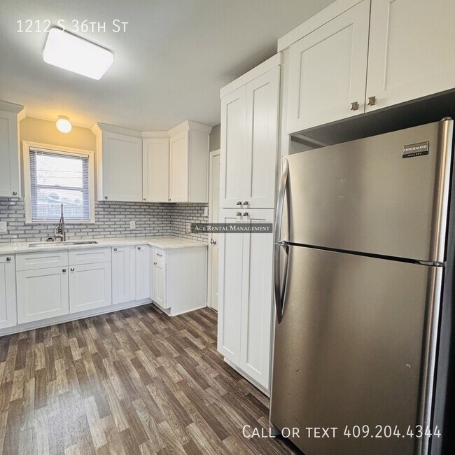 Building Photo - 1212 S 36th St