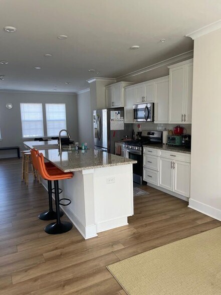 Building Photo - 1235 Greylock Ln