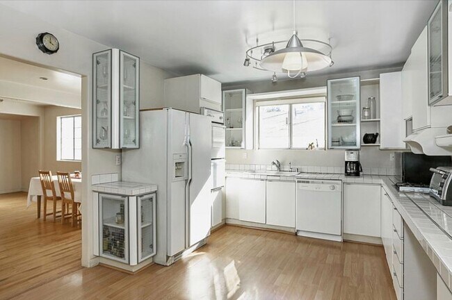 Building Photo - 2449 Corralitas Dr