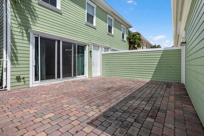 Building Photo - 1114 Sweet Hill Dr
