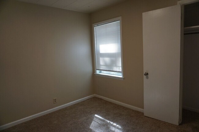 Building Photo - 4007 Glenmere Rd