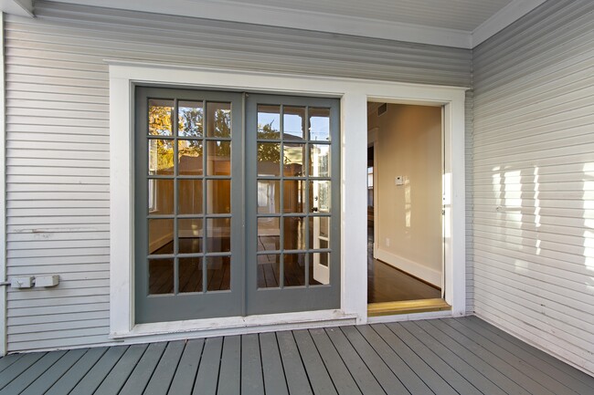 Back entry - 515 W 17th St