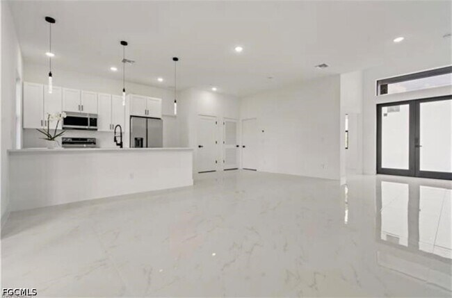 Building Photo - 467 Paddock St