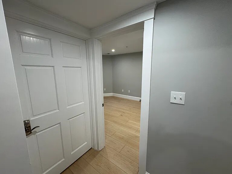 Building Photo - 86 Orchard St