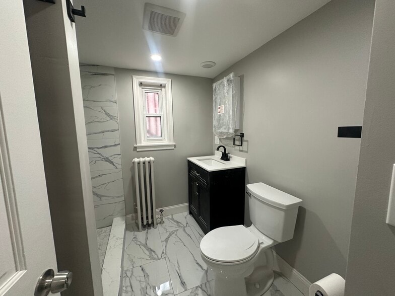 Building Photo - 13 Gladstone St