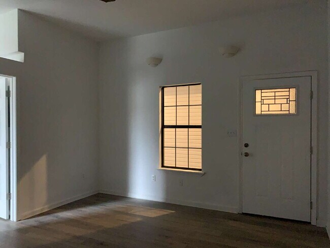 Building Photo - 1115 W Jefferson Ave